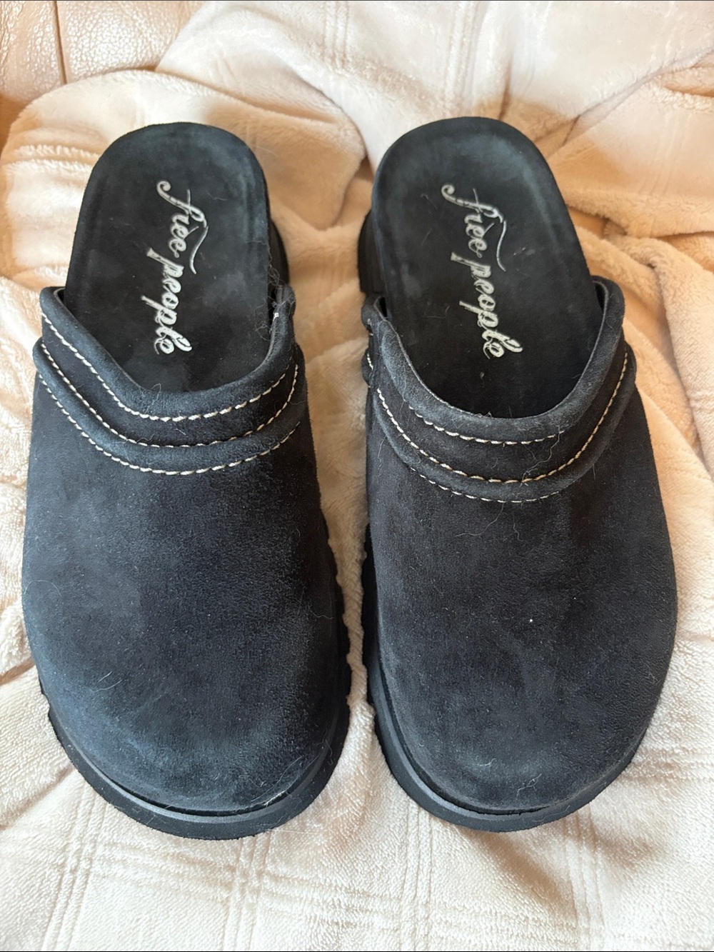 Free People Black Suede women’s Slip-On Clogs